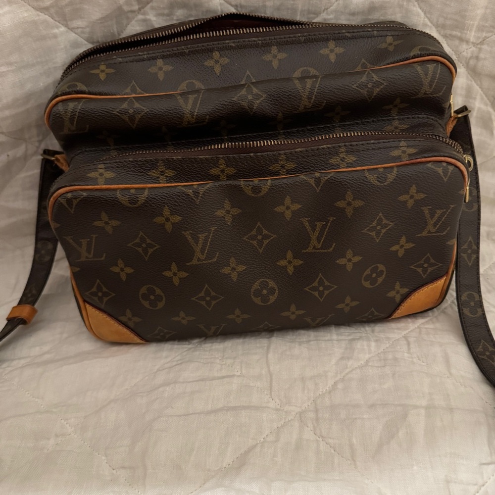 *AUTH LOUIS VUITTON | Nile Crossbody Bag | Monogram Canvas | Vintage